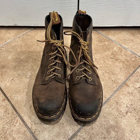 1460 Doc Martens Crazy Horse Leather Lace Up Boots - Picture 2 of 9